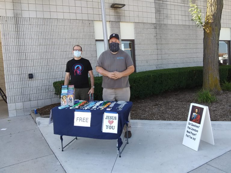 Sharing Our Messiah at the Market